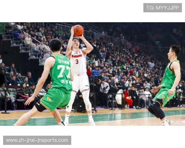 三球回应赛场事件因被撞头部不知情现已向阿德巴约道歉